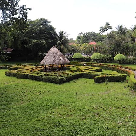 Hotel Mansion Del Rio Rio Dulce Town Exteriör bild