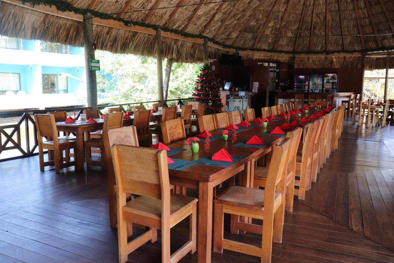 Hotel Mansion Del Rio Rio Dulce Town Exteriör bild