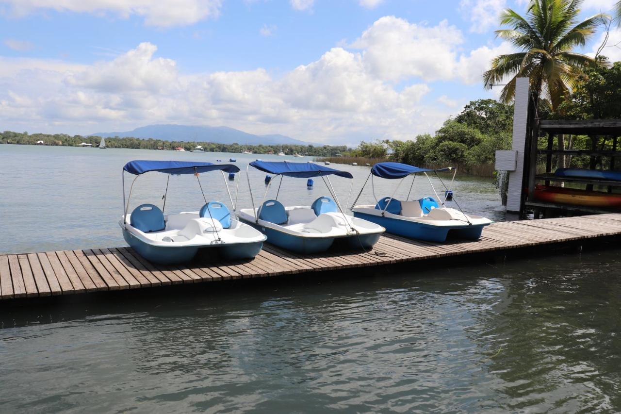 Hotel Mansion Del Rio Rio Dulce Town Exteriör bild